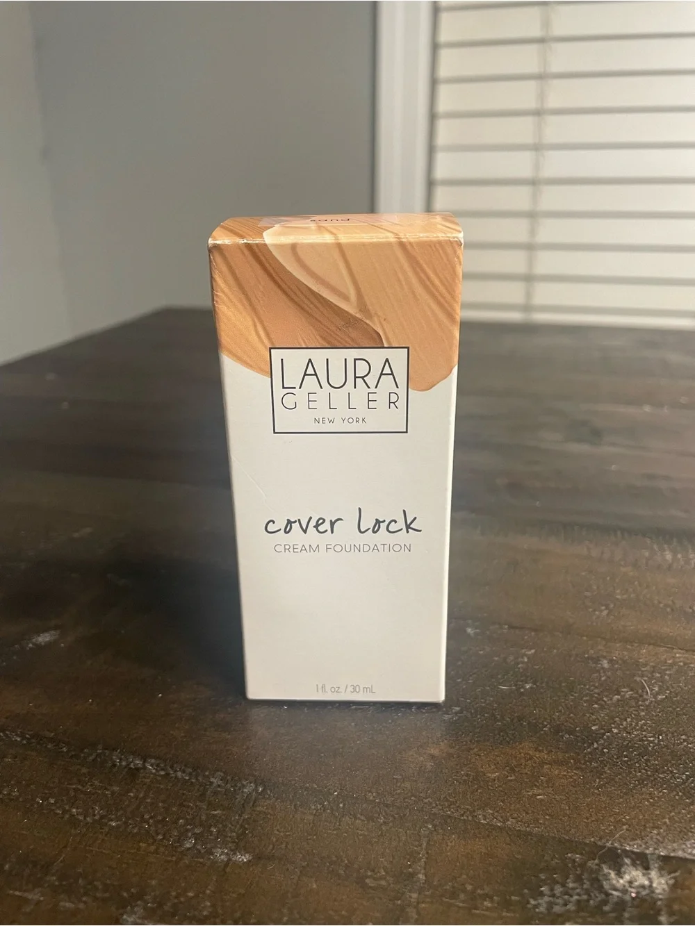 Laura Geller Cream Foundation Box in Light Beige
